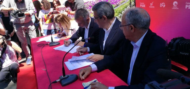 Ángel Víctor Torres, Román Rodríguez, Noemí Santana y Casimiro Curbelo firman el 'Pacto de Progreso'