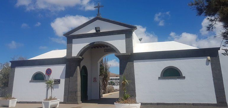 El Ayuntamiento de Arrecife cerrará el cementerio durante unas horas para someterlo a una fumigación