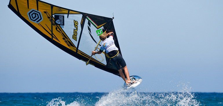 Yentel Caers se convierte en ganador de Freestyle en el Campeonato Europeo de Windsurf en Costa Teguise