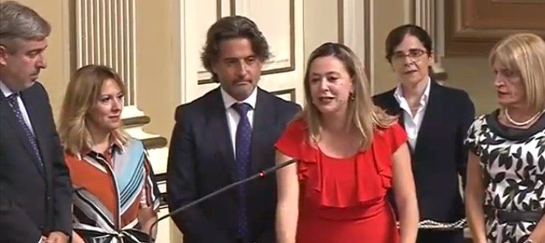 Loli Corujo toma posesión de su cargo como parlamentaria de Canarias