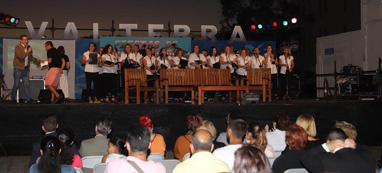 Valterra arranca sus fiestas en honor a la Virgen del Carmen con el pregón del Coro Iris del Mar