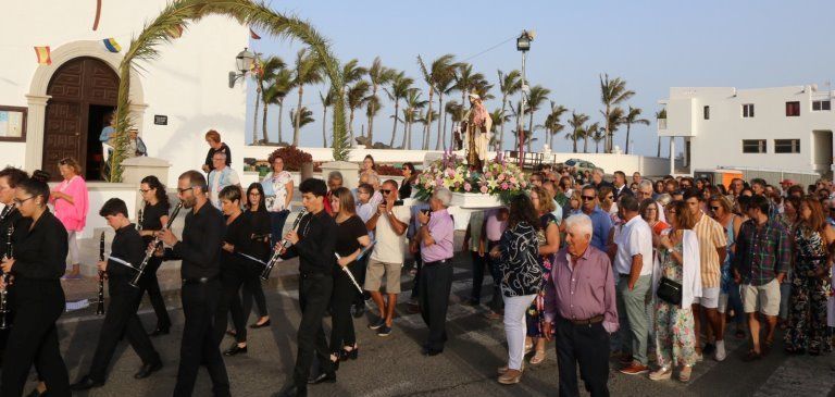 Playa Blanca celebra con gran devoción el Día del Carmen