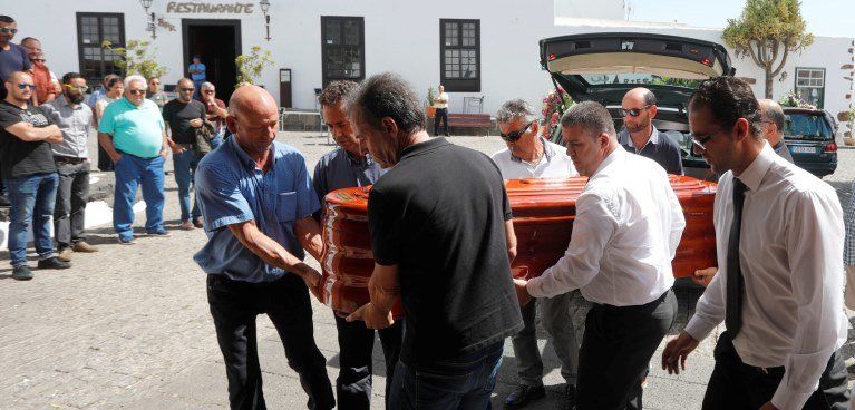 Familia y amigos despiden al joven folklorista Doramas Padrón, fallecido a los 18 años