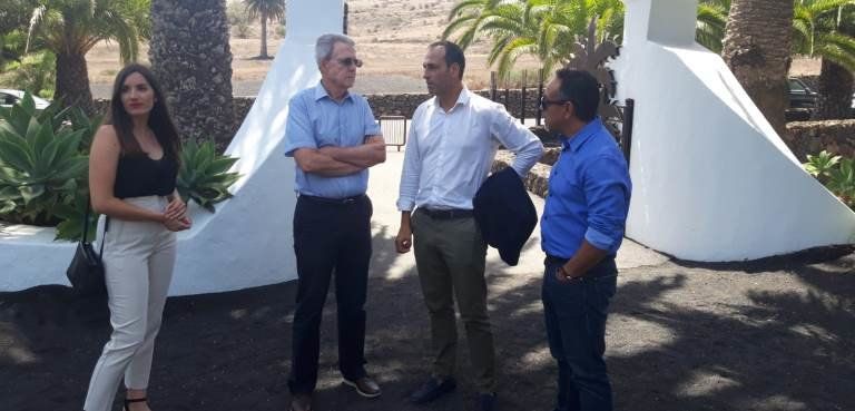 Alfredo Villalba realiza su primera visita institucional a la casa museo César Manrique