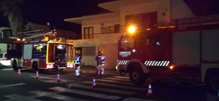 Sofocan un incendio en una vivienda abandonada de Playa Honda