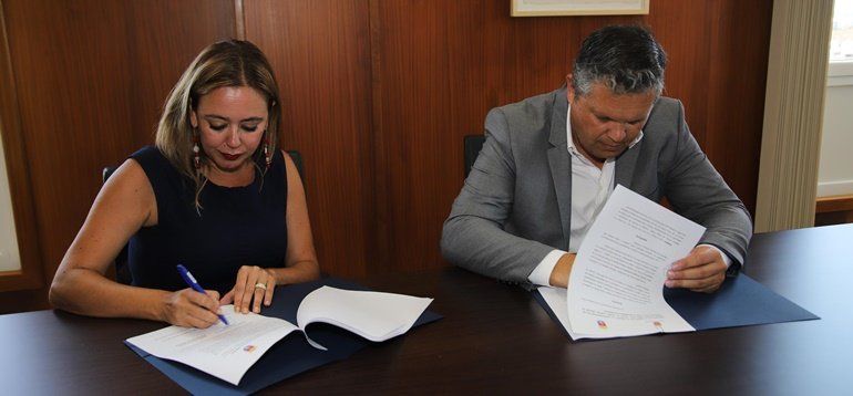 El Cabildo firma el convenio con Arrecife para celebrar las fiestas de San Ginés y aportará 325.000 euros