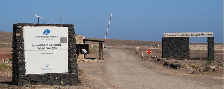 Yaiza dice que no se ha reparado el acceso a Papagayo porque no tienen conductores para manejar las máquinas