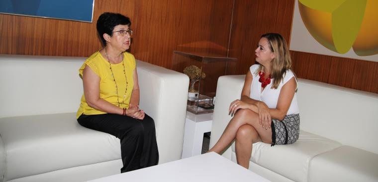 María Dolores Corujo se reúne con la nueva viceconsejera de Educación y prometen eliminar los barracones