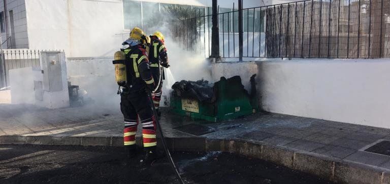 Arde un contenedor en Puerto del Carmen