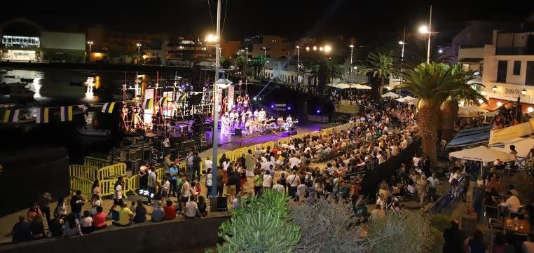 Noche de música popular en el Charco de San Ginés con el Grupo Teguey y la Parranda El Golpito