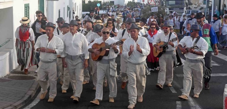 San Bartolomé celebró una concurrida romería en honor a su patrón