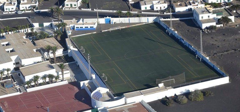 Tinajo adjudica la obra para renovar el césped y la red de riego del campo de fútbol