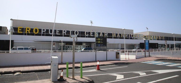 El aeropuerto de Lanzarote ya luce el nombre de César Manrique