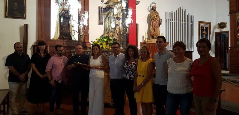 La Corporación visita San Ginés en el 350 aniversario del documento más antiguo de la iglesia de Arrecife