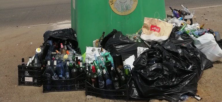 Quejas vecinales ante la "saturación" en contenedores de reciclaje de Caleta de Famara