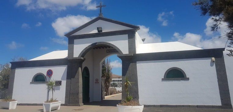 Arrecife cerrará este martes el cementerio y la sede de la Policía Local para una nueva fumigación