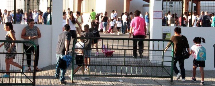 El nuevo gobierno de Arrecife recupera las ayudas para material escolar con 50.000 euros