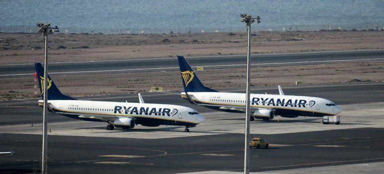 Aviones de Ryanair en la pista del aeropuerto de Lanzarote