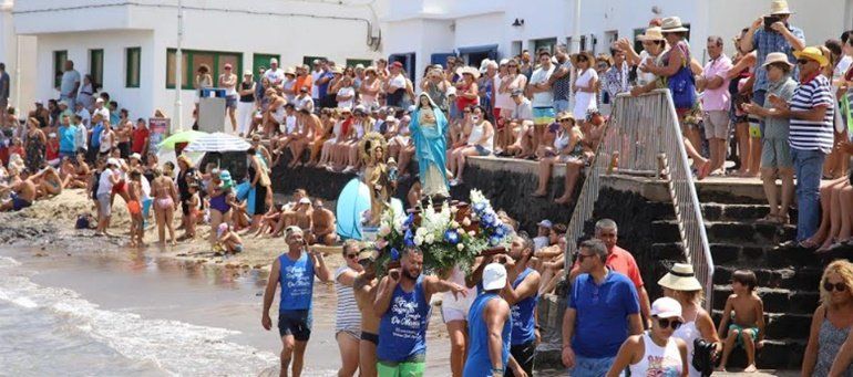 Caleta de Famara vivió una multitudinaria procesión en honor al Sagrado Corazón de María