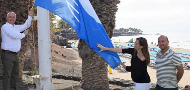El nuevo edil de Playas y el anterior gobierno de Tías se culpan mutuamente de la pérdida de banderas azules