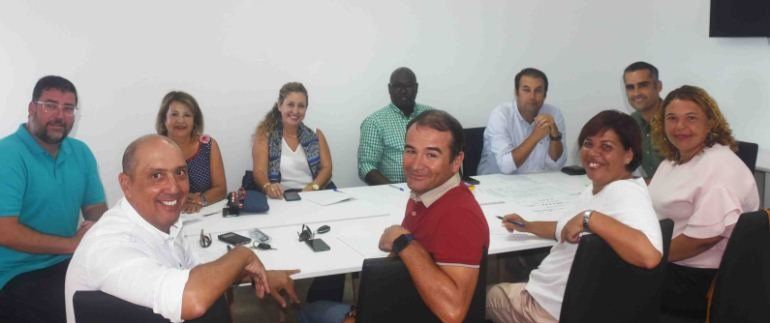 Tejera traslada a los parlamentarios del PSOE las necesidades para los próximos presupuestos de Canarias