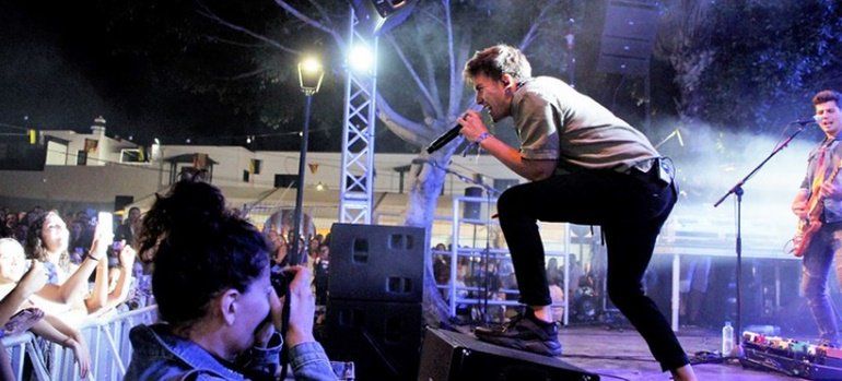 La banda madrileña Dvicio cerró las fiestas de Yaiza