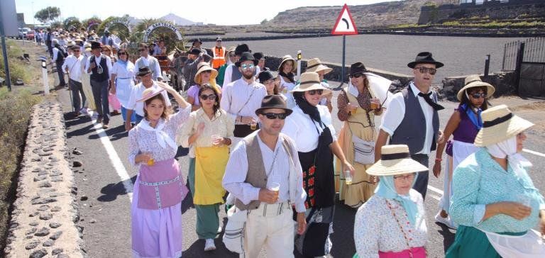 Los romeros toman las carreteras de la isla en peregrinaje a Los Dolores