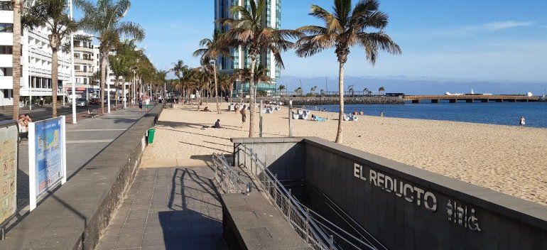 Acceso a la playa de El Reducto