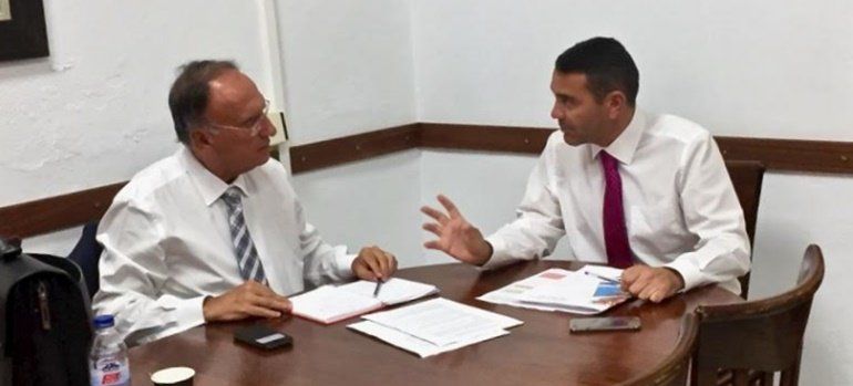 El alcalde de Teguise reivindica al senador por Lanzarote la revisión del deslinde de La Graciosa