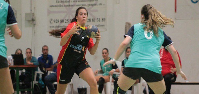 El Lanzarote Zonzamas vence al Balonmano Gijón y sigue  líder