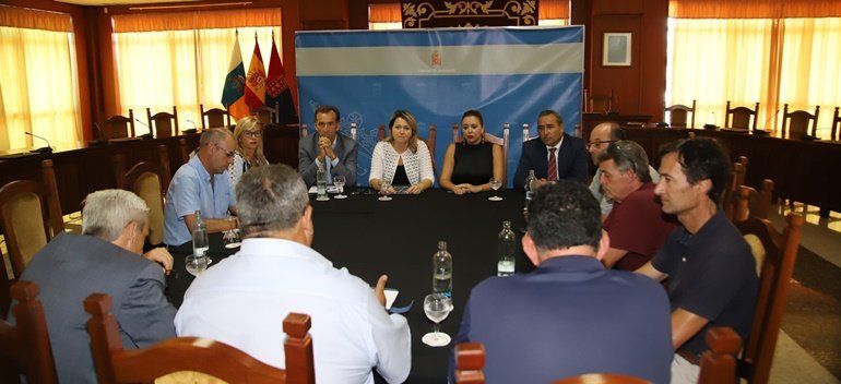 Gobierno de Canarias y Cabildo abordan la puesta en marcha de un plan para potenciar el sector primario