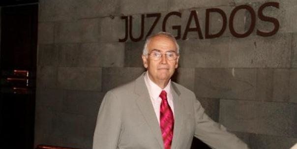 El abogado Felipe Fernández Camero, a las puertas de los Juzgados de Arrecife