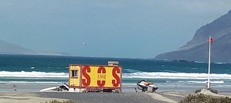 Caseta de socorrismo de la playa de Famara