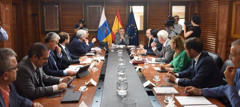 El Gobierno de Canarias plantea redirigir las inversiones del Fdcan hacia "servicios básicos urgentes"