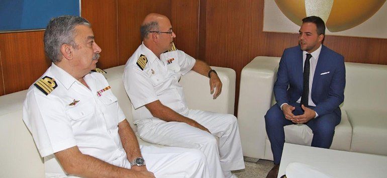 El Cabildo recibe la visita del jefe del Estado Mayor del Mando Naval