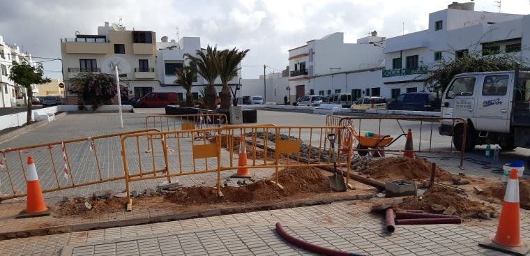 Arrecife inicia las obras para instalar nueva iluminación en la plaza y parque infantil de Titerroy