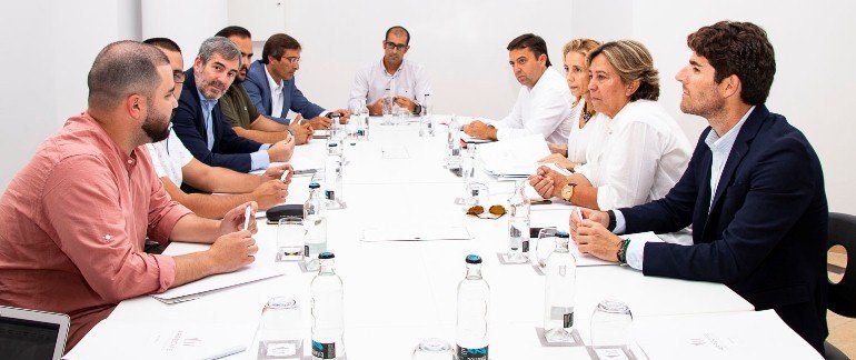 Los candidatos de CC a las elecciones del 10-N se reúnen con la patronal turística y la Cámara de Comercio de Lanzarote