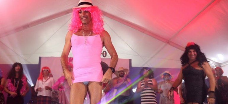 Pedro San Ginés debutó por sorpresa como miss Teta-rroy en las fiestas de El Golfo