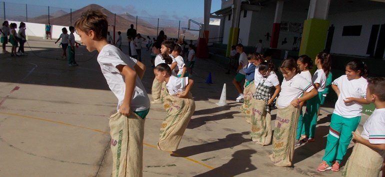El colegio de Tahíche revive los juegos tradicionales "en peligro de extinción"