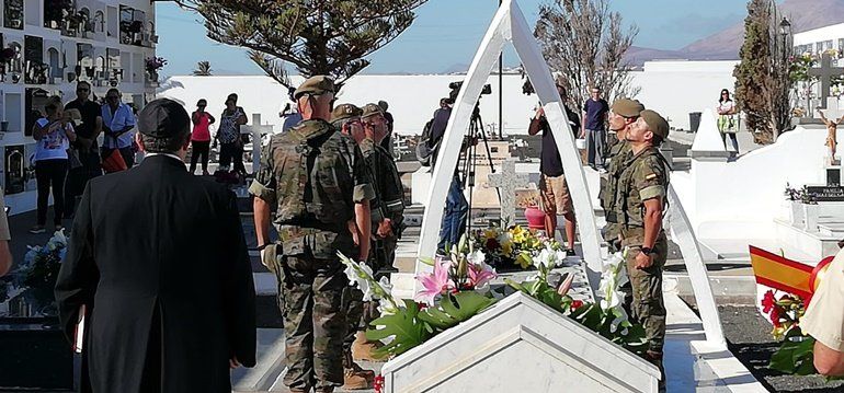 Los militares de Lanzarote rinden homenaje a los soldados "caídos por España"