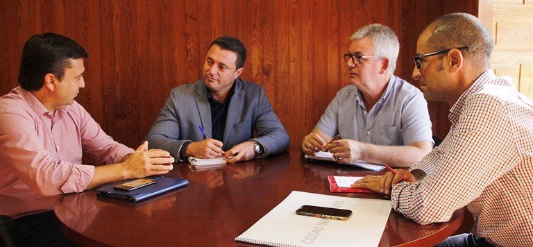 Yaiza y Cámara de Comercio estudian abrir una oficina itinerante en el municipio