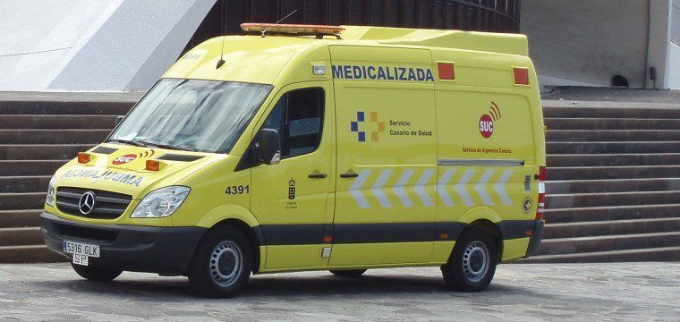 Herido grave un hombre de 77 años tras ser atropellado por una moto en Costa Teguise