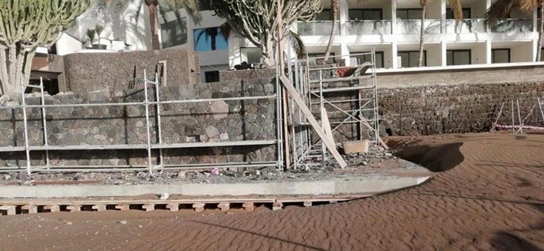 Cs exige los expedientes sobre la pasarela que el Hotel Fariones construye en Playa Grande y Playa Chica