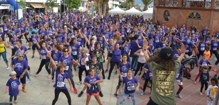 La lluvia no impide a Lanzarote correr contra la violencia machista