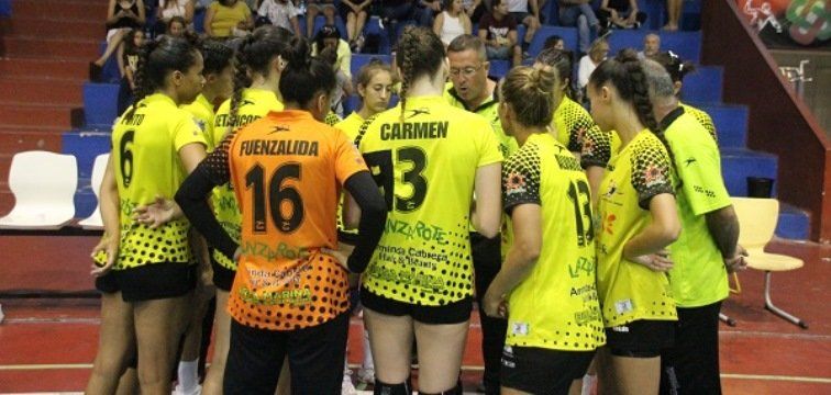 El CB Lanzarote Puerto del Carmen hace los deberes ante el Rubensa Balonmano Porriño  (24-32)