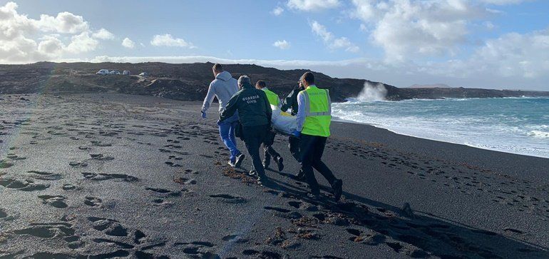 Encuentran el cadáver de un hombre en la costa de Janubio