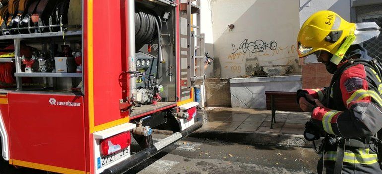 Sofocan un incendio en una casa abandonada de Arrecife