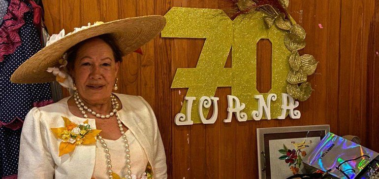 Juana Saavedra celebra su 70 cumpleaños con una gran fiesta cargada de sorpresas