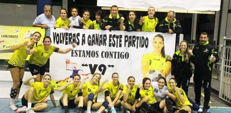 El CB Puerto del Carmen dedica la victoria ante el Comercial Ulsa Hand Vall a la recién operada Vesi Nenkova