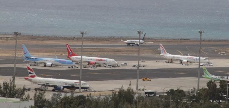 Desviados varios vuelos que no han podido aterrizar en Lanzarote por el viento